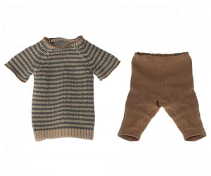 Pants_and_knitted_sweater__Size_4