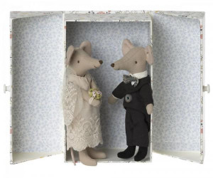 Wedding_mice_couple_in_box