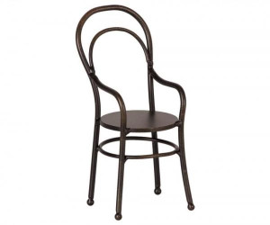 chair_with_armrest