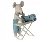 Iron_and_ironing_board__Mouse_1